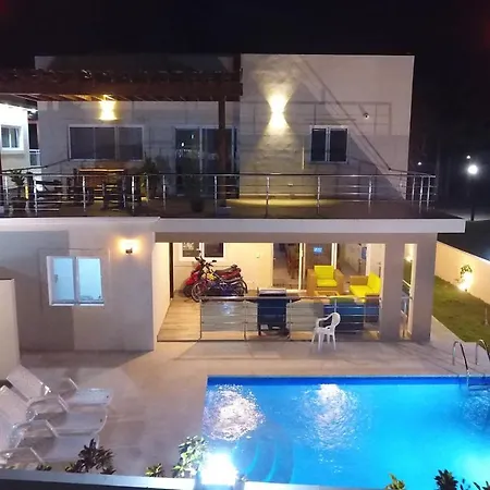 Cinnamon Garden Villas In Star Hills Plantation
